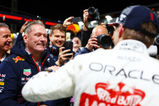 J. Verstappenas: „Red Bull“ gresia pavojus subyrėti