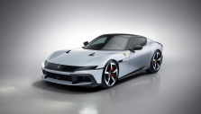 „Ferrari“ pristatė „12 Cilindri“